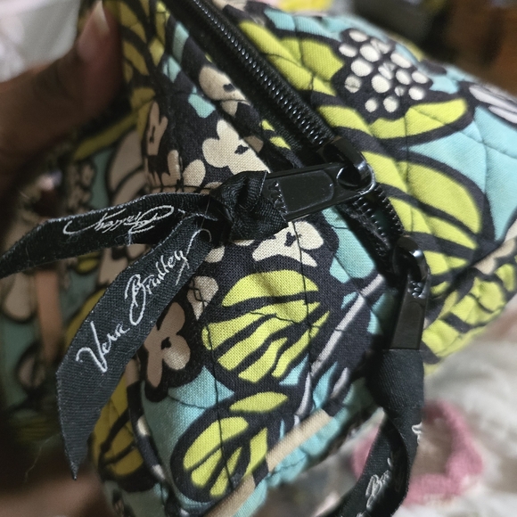 Lovely Vera Bradley Island Blooms Tote - Picture 6 of 7